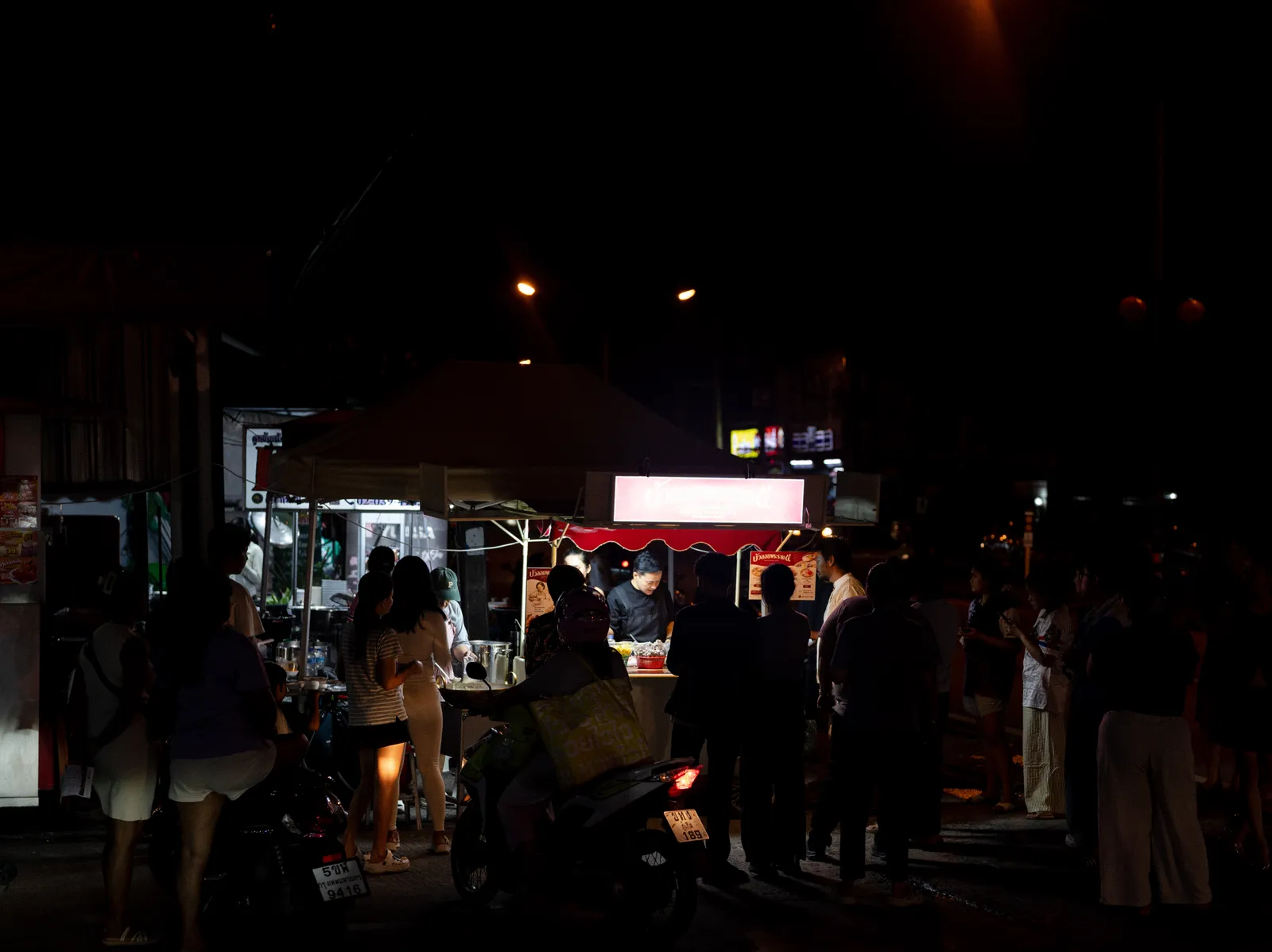 คืนวันเปิดร้านที่ฉลอง
